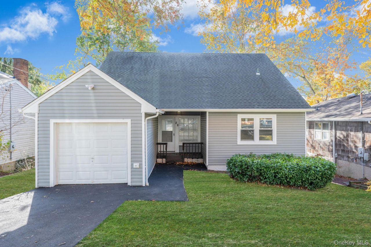 28 Sanford Street, South Huntington, NY 11746 Main Photo