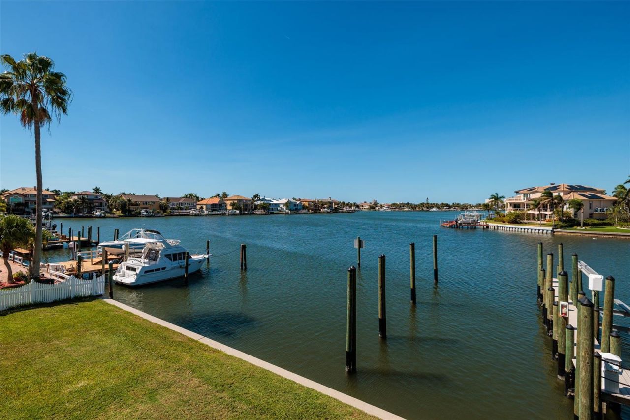 2795 Kipps Colony Drive S, Unit 101-102, Saint Petersburg, FL 33707 Photo