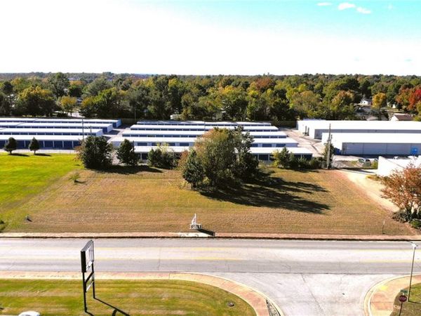 N 24th Street , Rogers, AR 72756