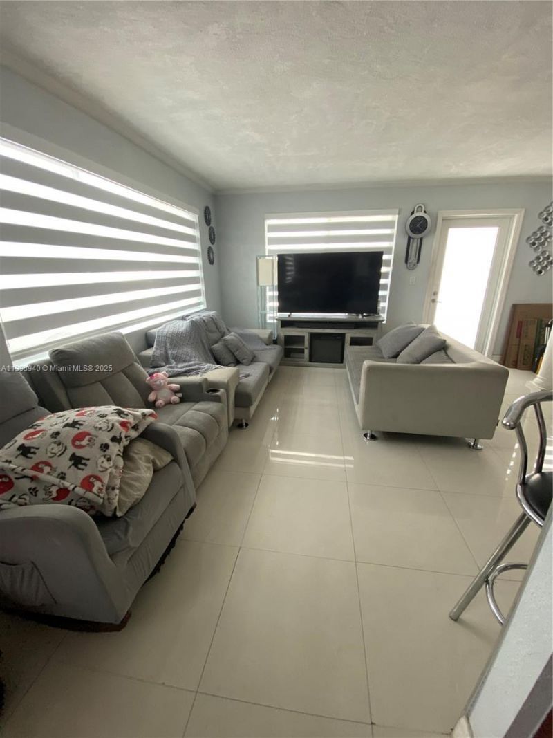 398 E 56th St, Hialeah, FL 33013 Photo