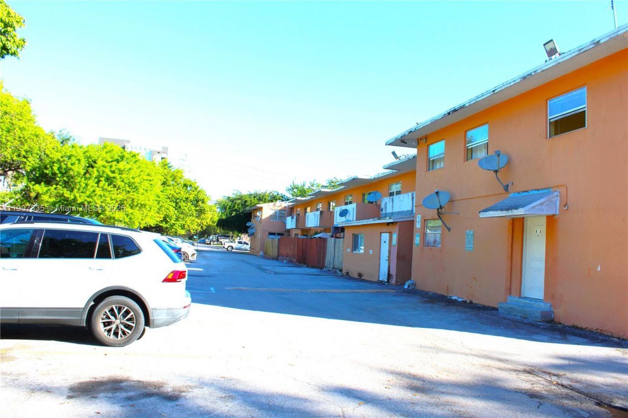 9760 SW 184th St, Unit 12D, Cutler Bay, FL 33157 Photo