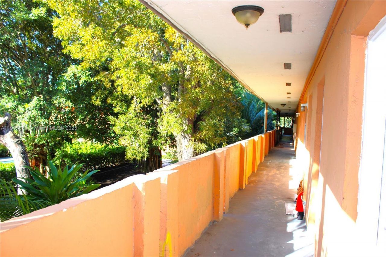 9760 SW 184th St, Unit 12D, Cutler Bay, FL 33157 Photo