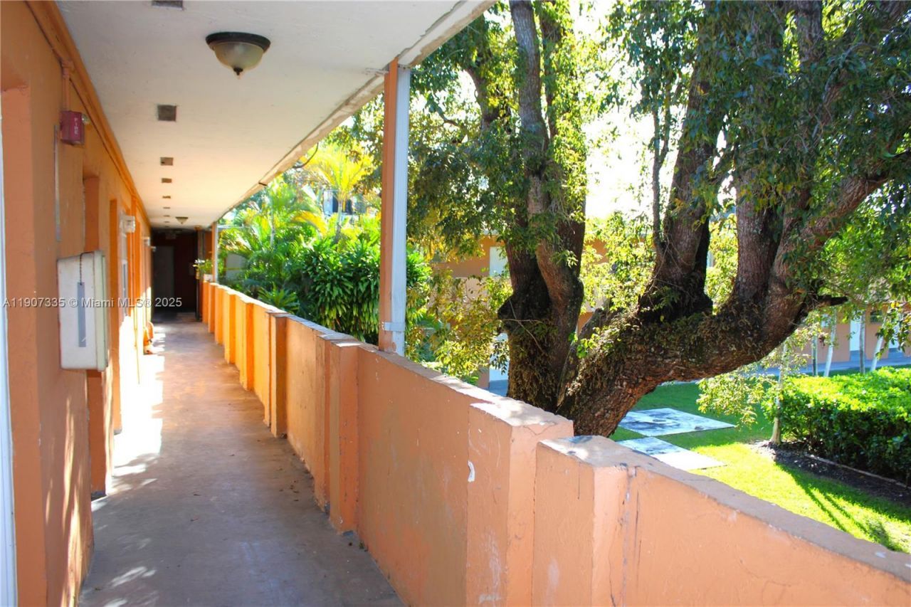 9760 SW 184th St, Unit 12D, Cutler Bay, FL 33157 Photo