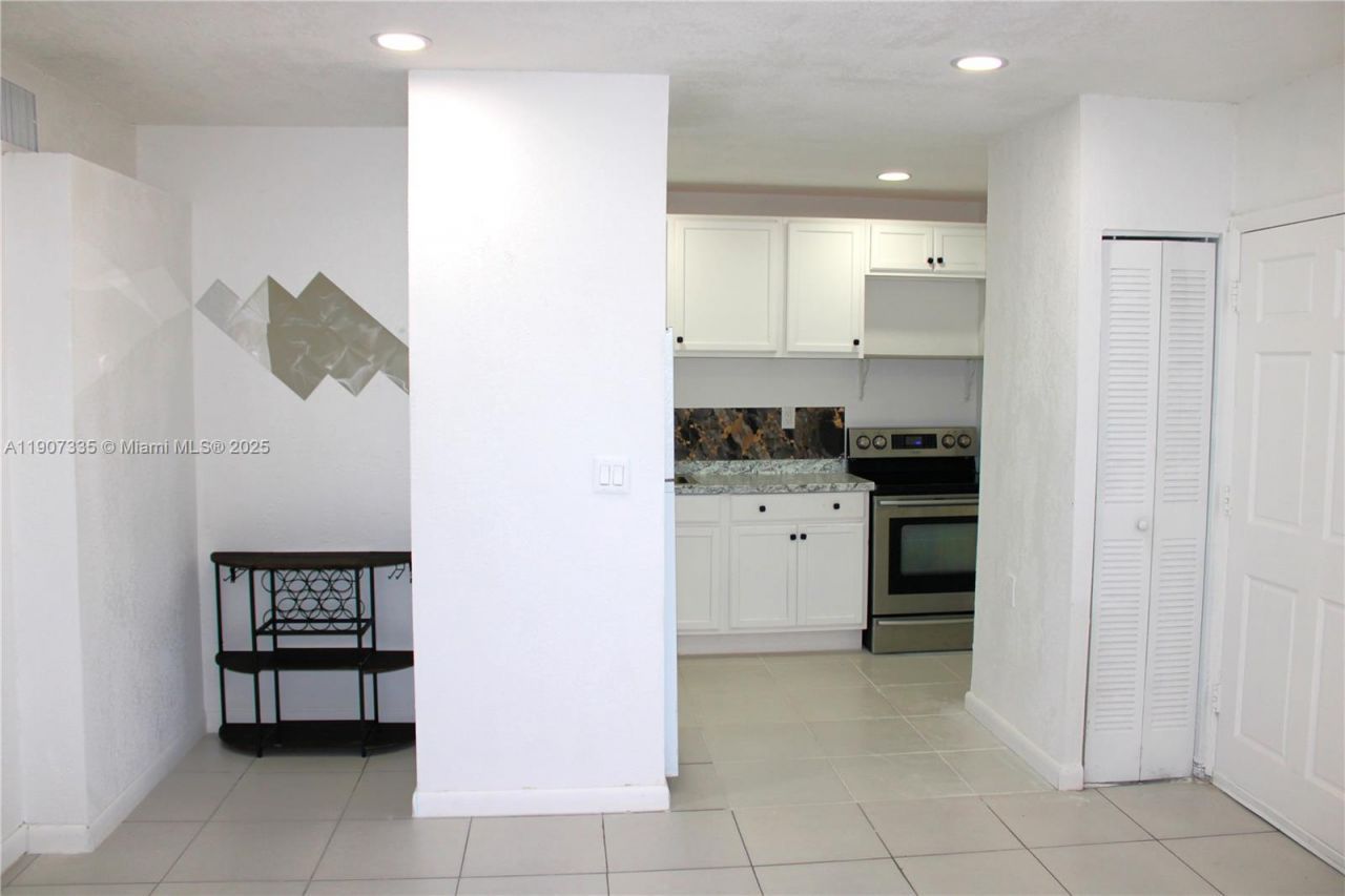 9760 SW 184th St, Unit 12D, Cutler Bay, FL 33157 Photo