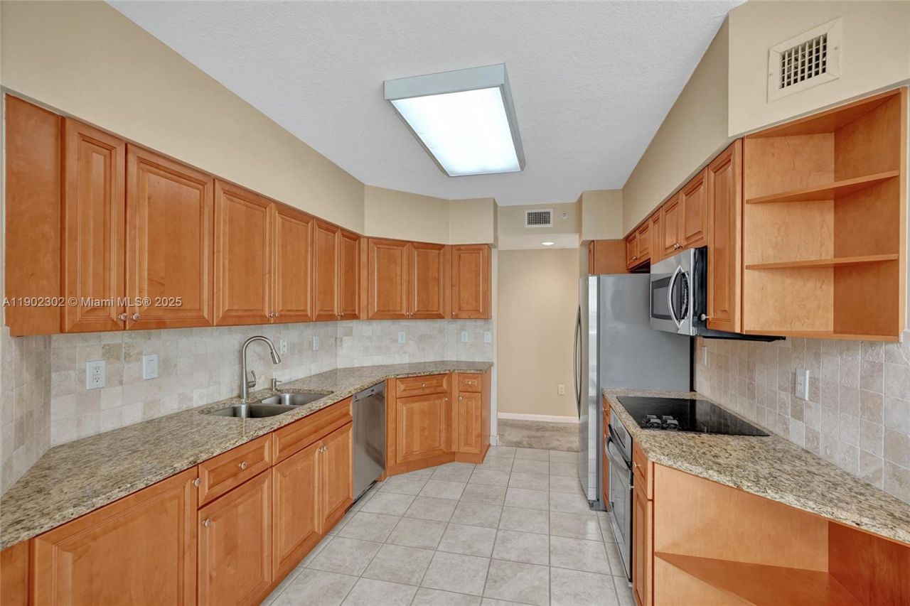 3370 Hidden Bay Dr, Unit 2114, Aventura, FL 33180 Photo