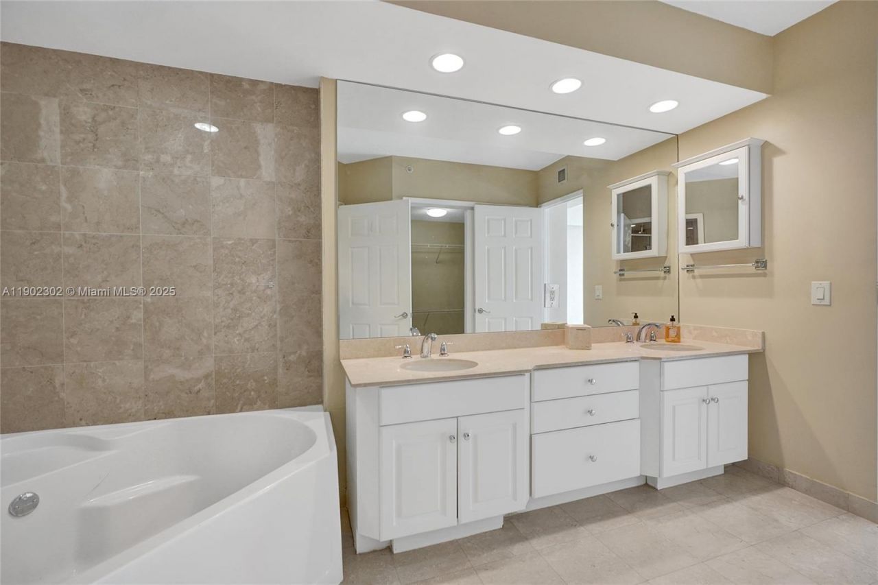 3370 Hidden Bay Dr, Unit 2114, Aventura, FL 33180 Photo