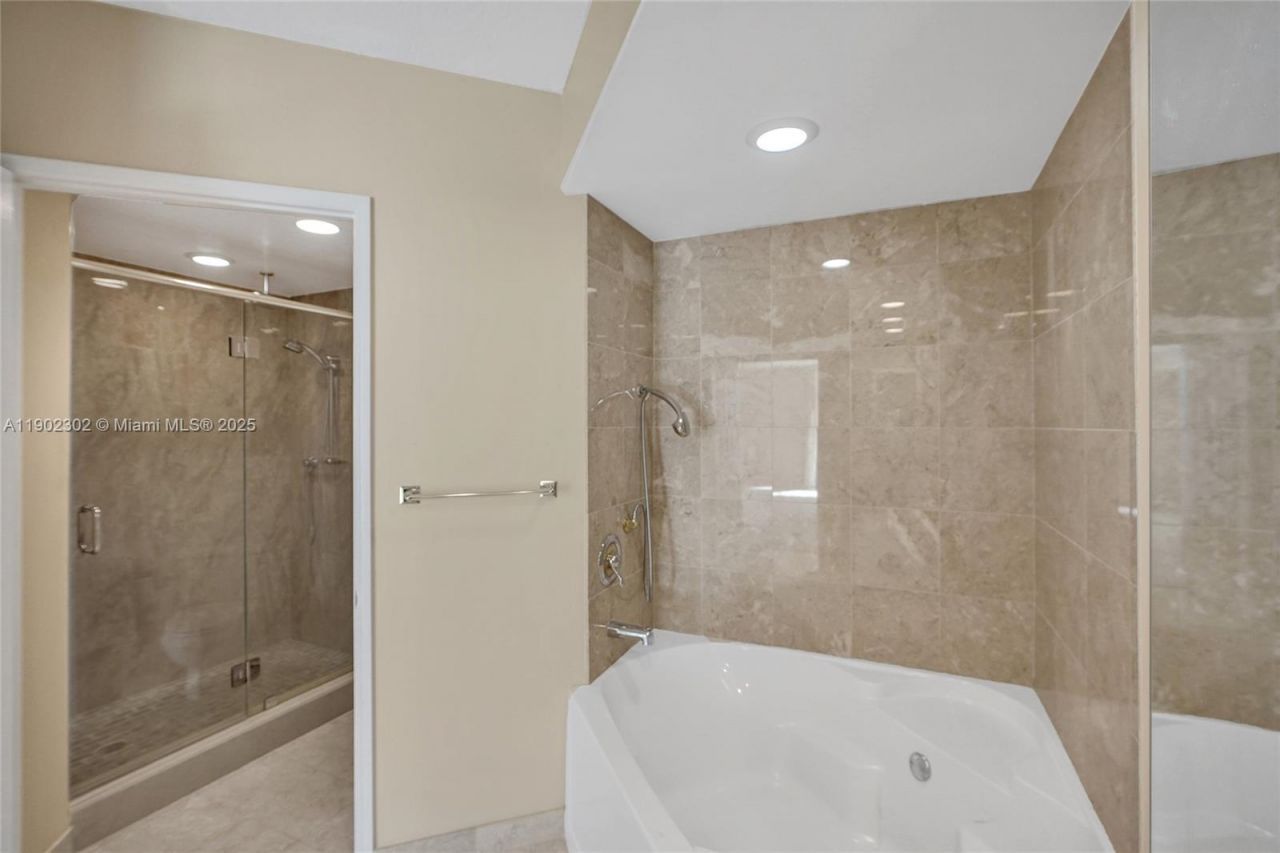 3370 Hidden Bay Dr, Unit 2114, Aventura, FL 33180 Photo