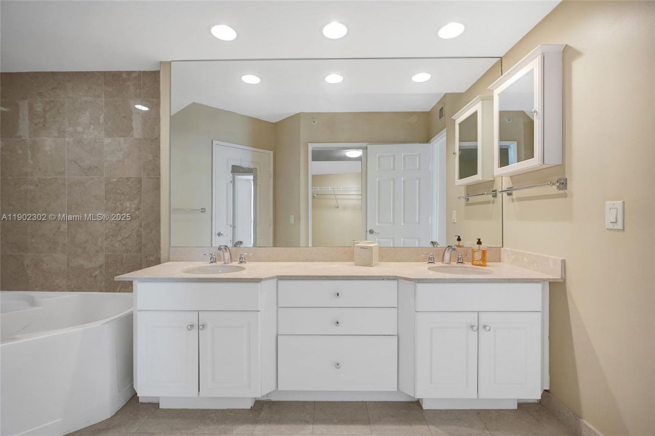 3370 Hidden Bay Dr, Unit 2114, Aventura, FL 33180 Photo