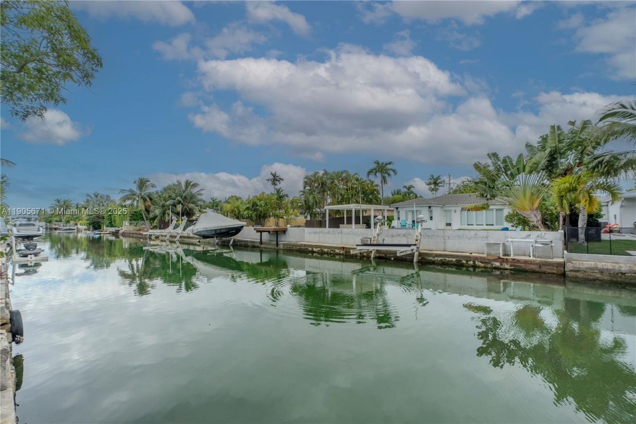 7830 Hawthorne Ave, Miami Beach, FL 33141 Photo