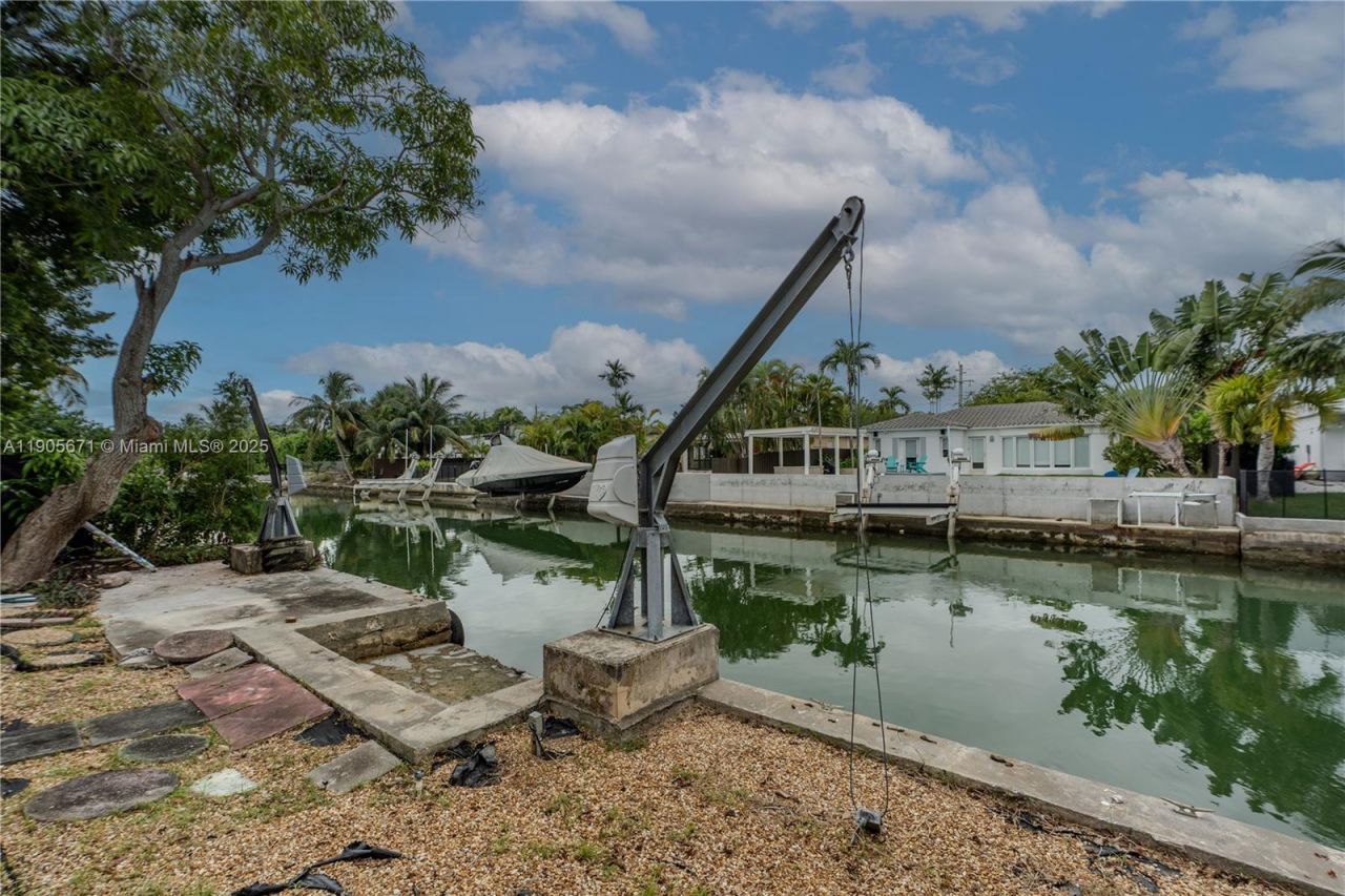 7830 Hawthorne Ave, Miami Beach, FL 33141 Photo