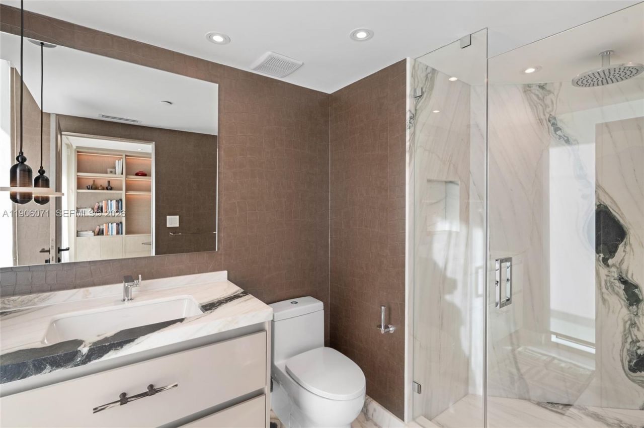 19955 NE 38th Ct, Unit 704, Aventura, FL 33180 Photo