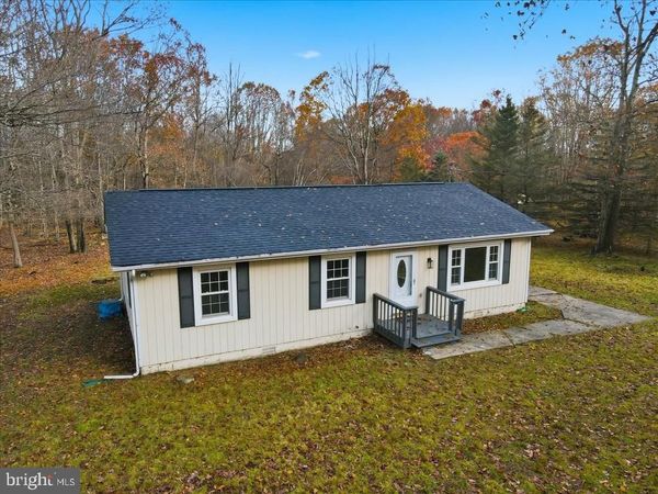 395 SULLIVAN TRAIL, LONG POND, PA 18334