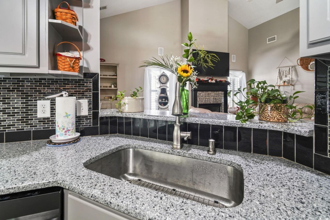 4105 Eva Bay Dr. Photo 7