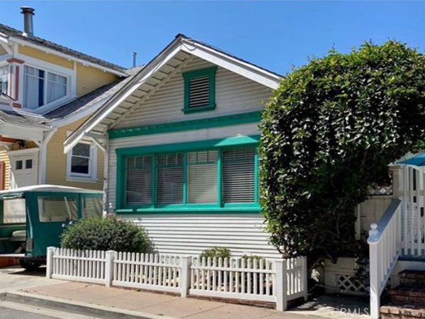 335 Clemente Avenue, Avalon, CA 90704