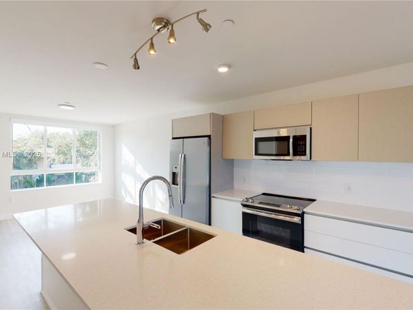 2555 NE 193rd St, Unit 2224, Miami, FL 33180