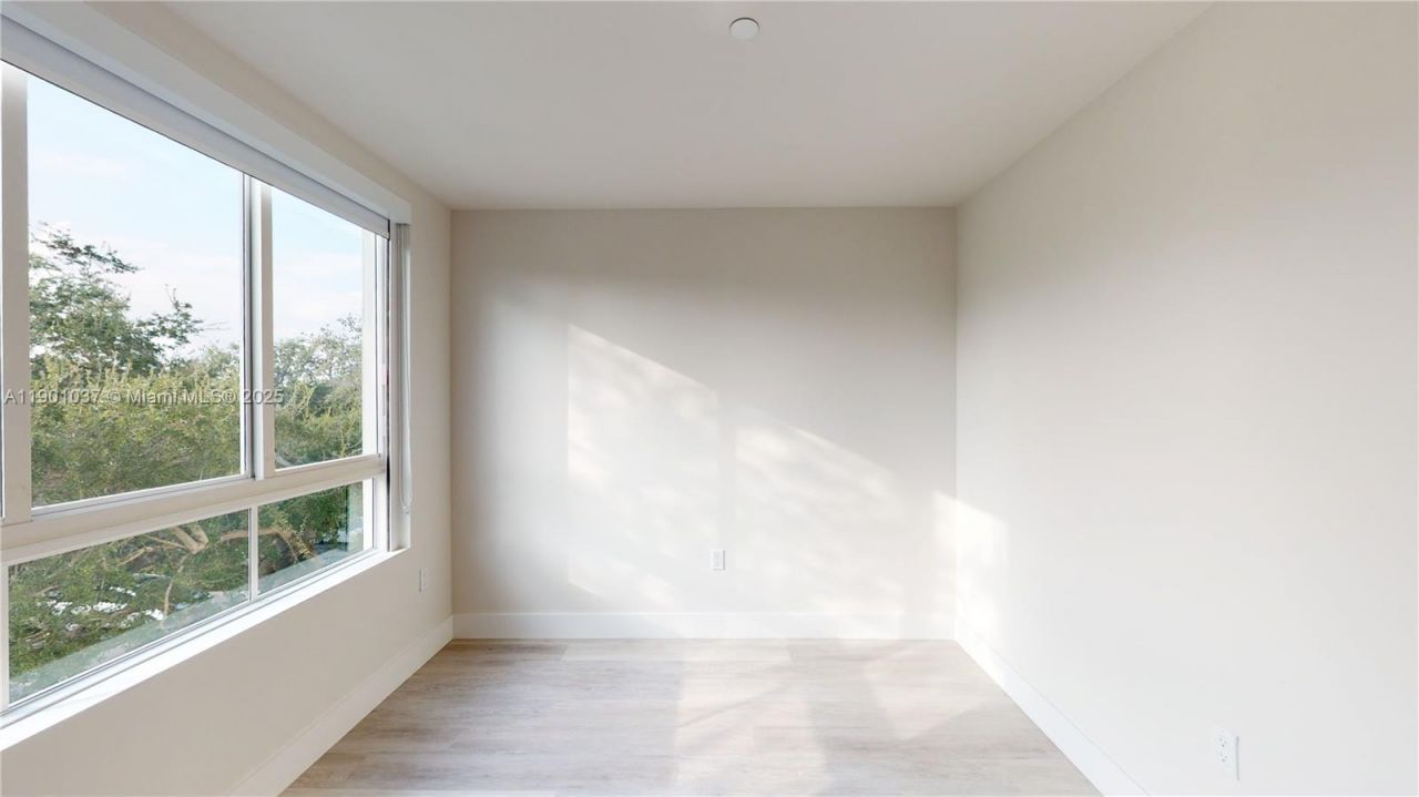 2555 NE 193rd St, Unit 2224, Miami, FL 33180 Photo