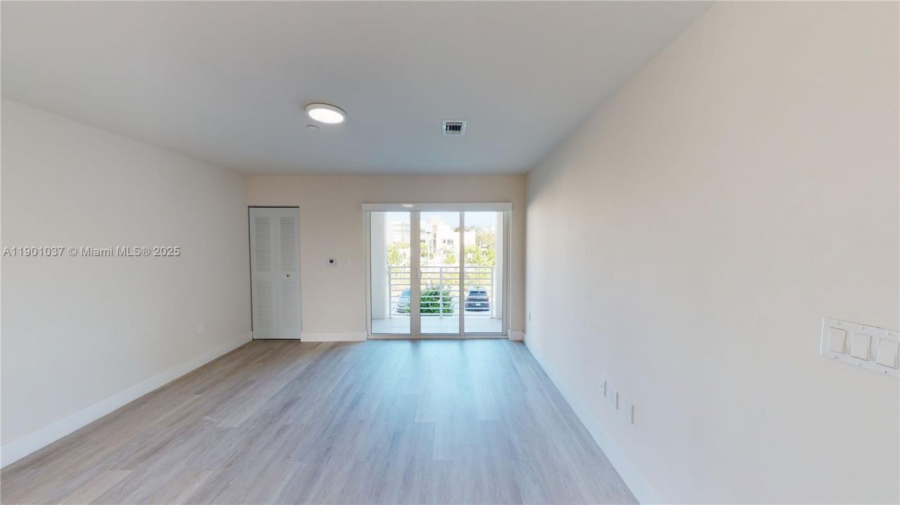 2555 NE 193rd St, Unit 2224, Miami, FL 33180 Photo