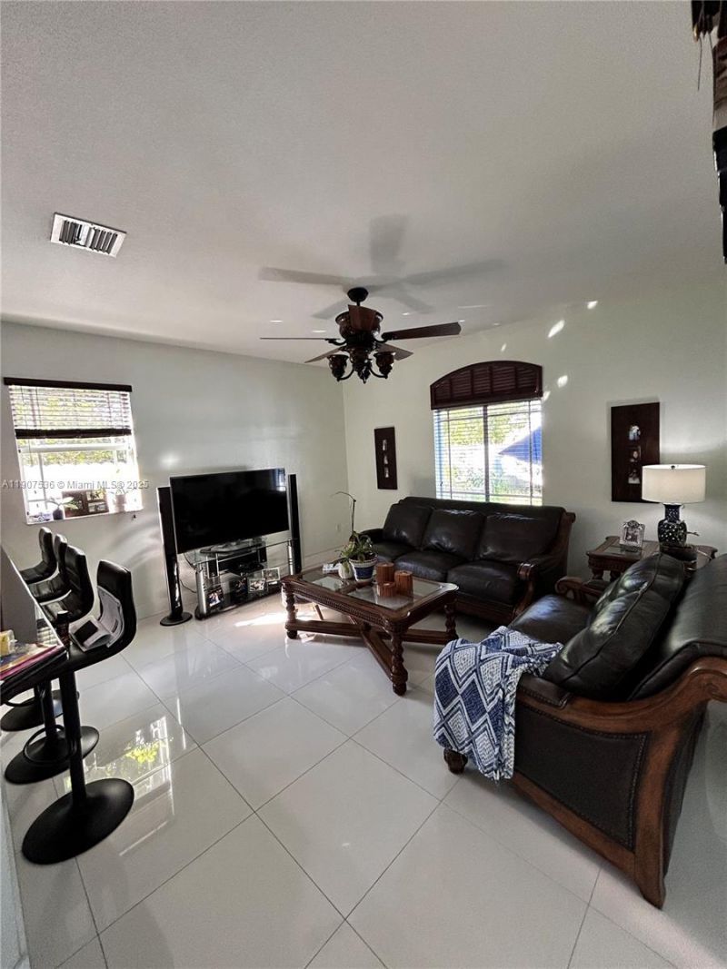 4607 NW 165th St, Miami Gardens, FL 33054 Photo