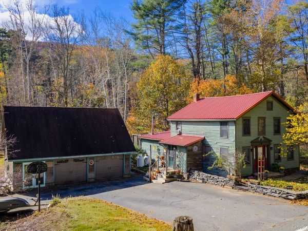 747 Oakland Valley Road, Cuddebackville, NY 12729