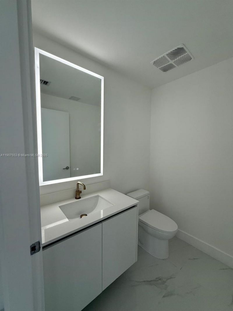 700 NE 24 St, Unit 3701, Miami, FL 33137 Photo