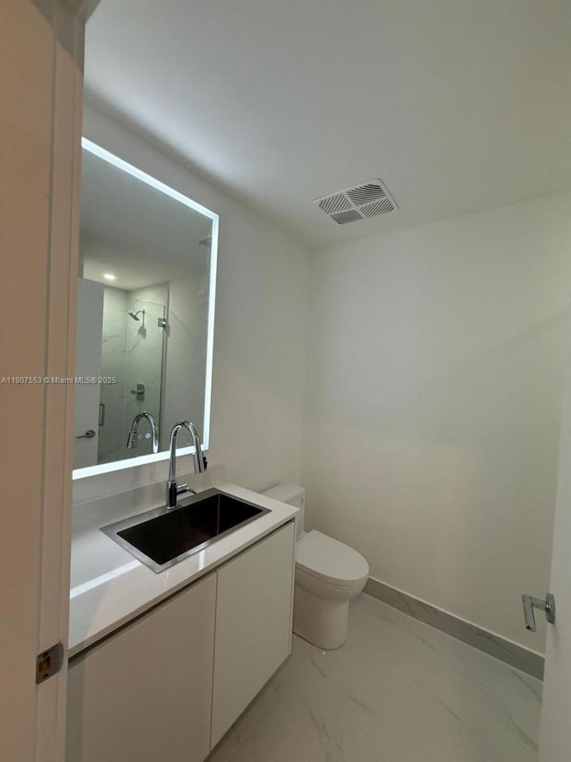 700 NE 24 St, Unit 3701, Miami, FL 33137 Photo