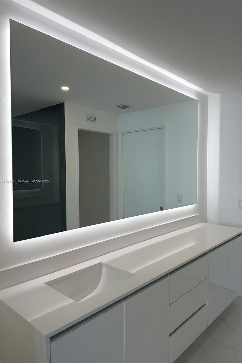 700 NE 24 St, Unit 3701, Miami, FL 33137 Photo