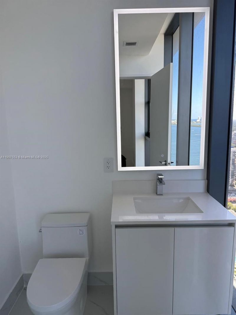 700 NE 24 St, Unit 3701, Miami, FL 33137 Photo