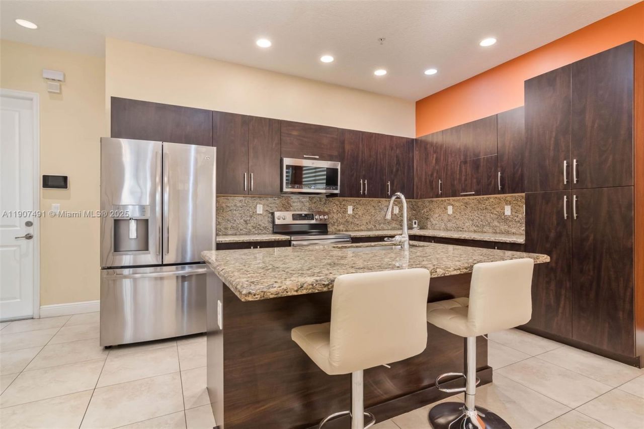 12448 NW 17th Mnr, Pembroke Pines, FL 33028 Photo