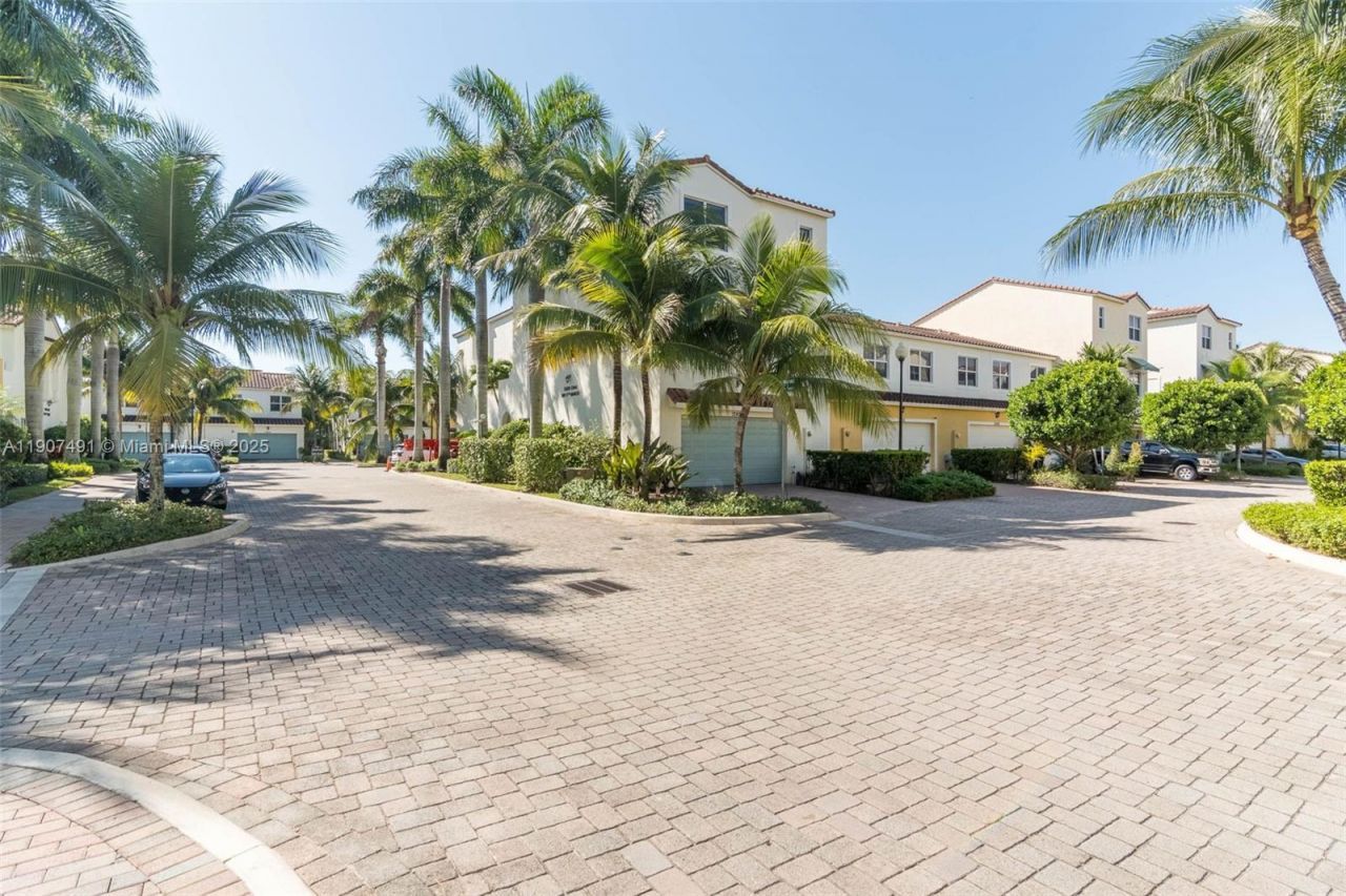 12448 NW 17th Mnr, Pembroke Pines, FL 33028 Photo