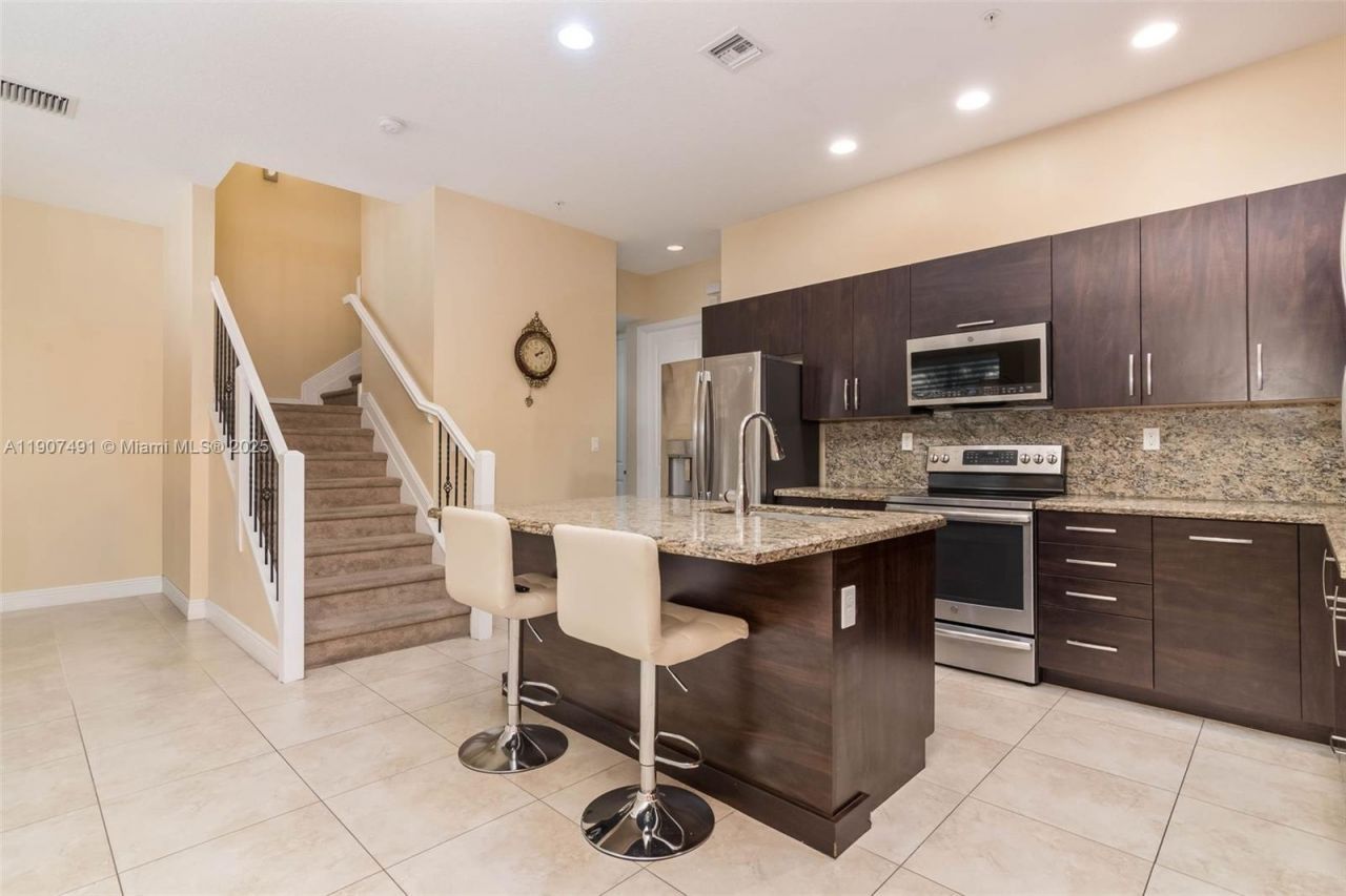 12448 NW 17th Mnr, Pembroke Pines, FL 33028 Photo