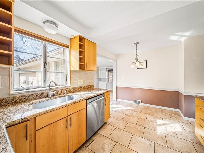 21516 Halworth Road, Beachwood, OH 44122 Photo 3