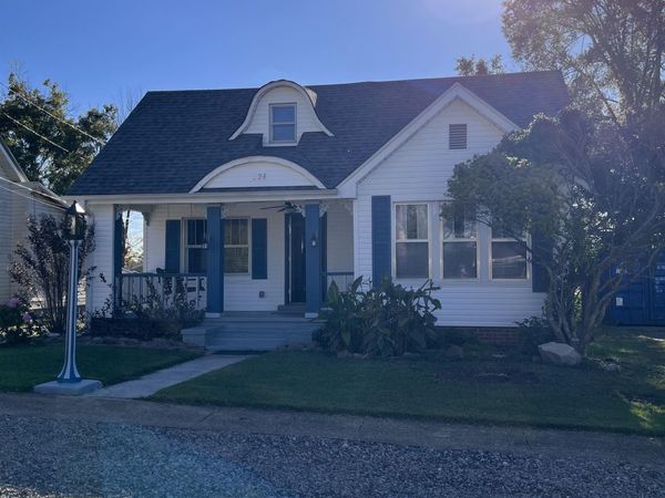 326 PHARR AVE, Selmer, TN 38375