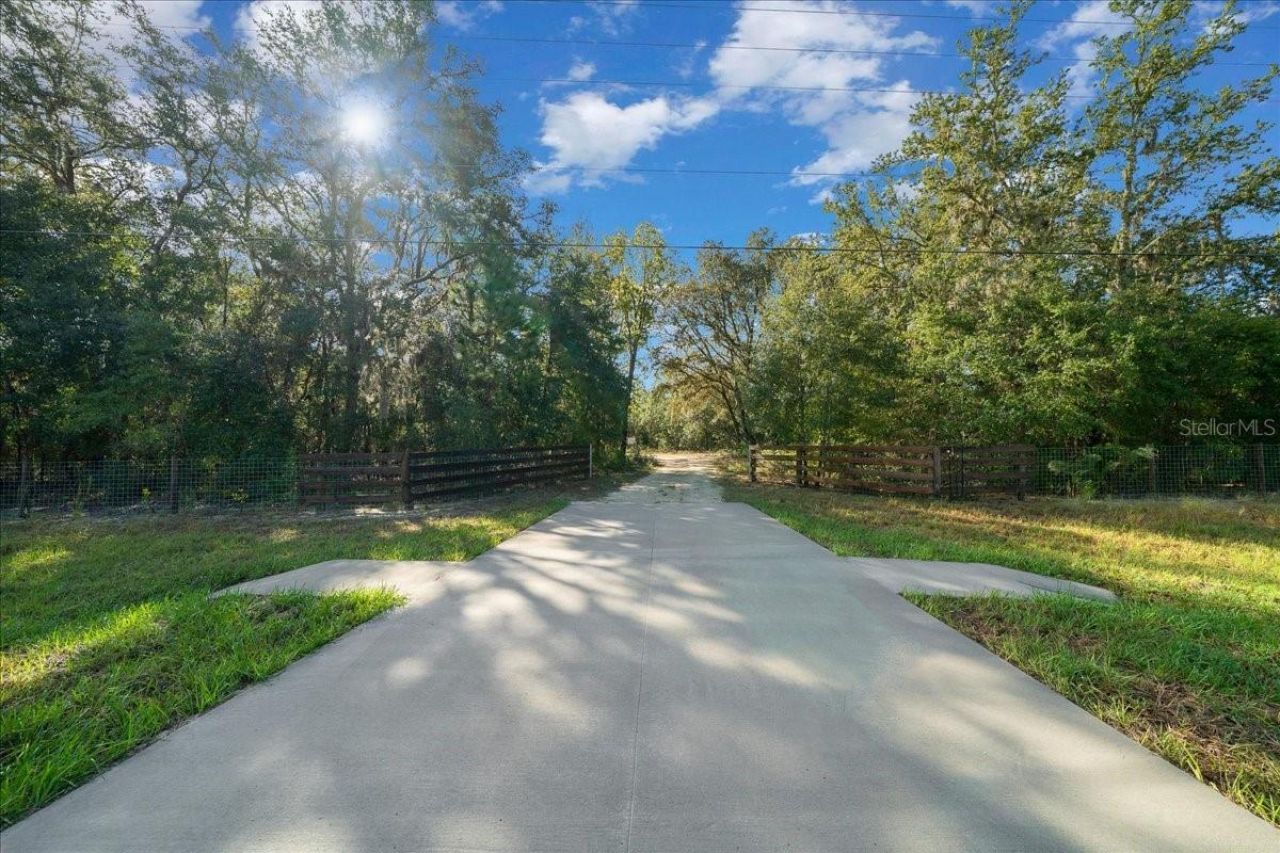 252 Malauka Road, Ocklawaha, FL 32179 Photo