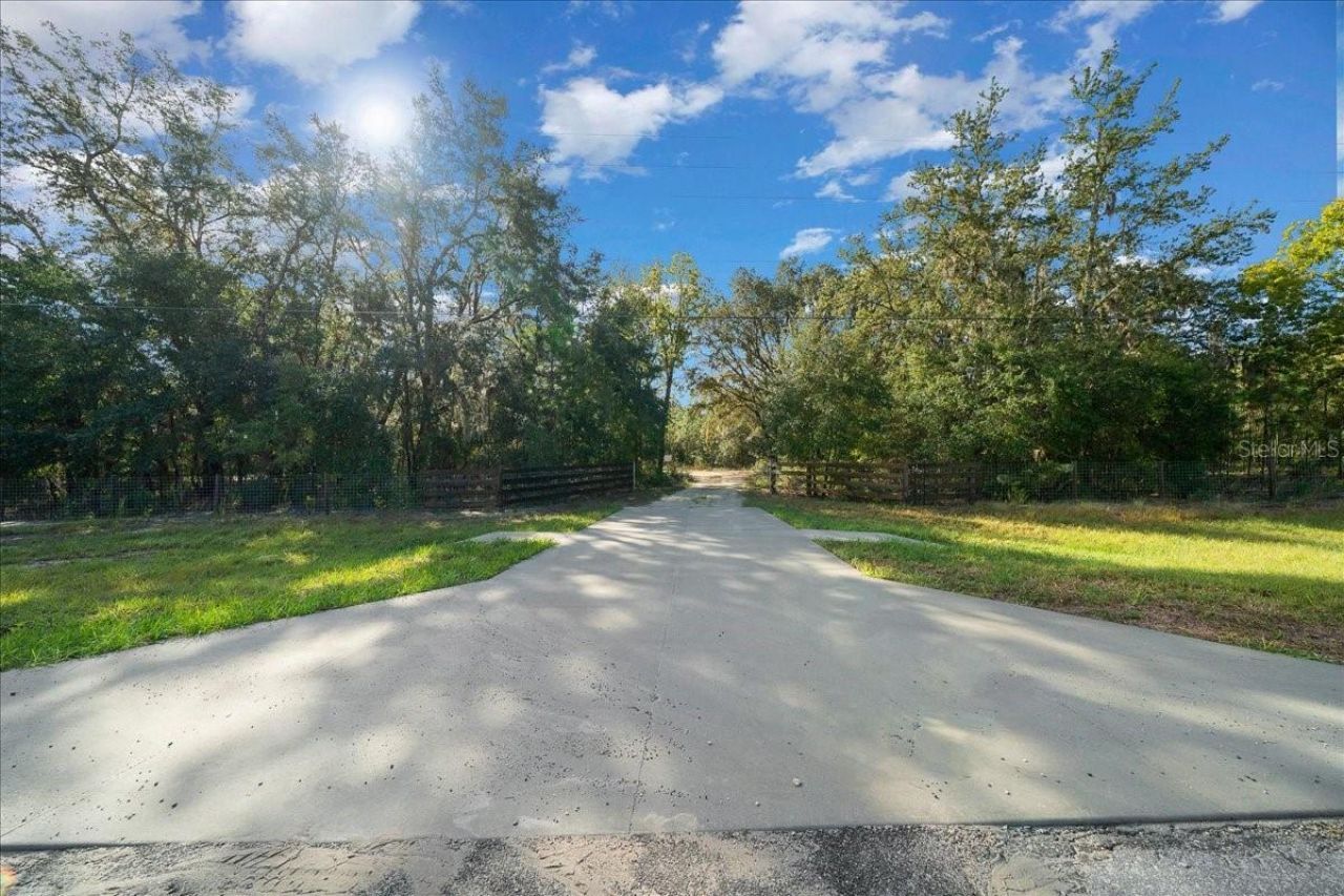 252 Malauka Road, Ocklawaha, FL 32179 Photo