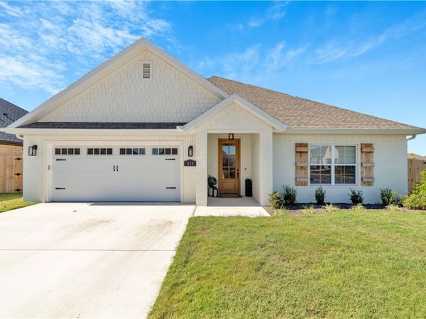 213 S Maroon Drive, Fayetteville, AR 72704
