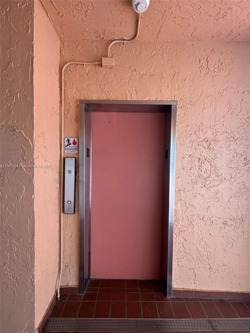 8101 SW 73rd Ave, Unit 30, Miami, FL 33143 Photo