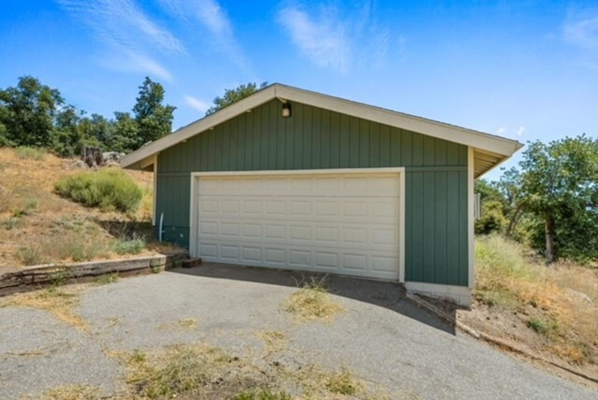 26120 Deertrail Dr, Tehachapi, CA 93561 Main Photo