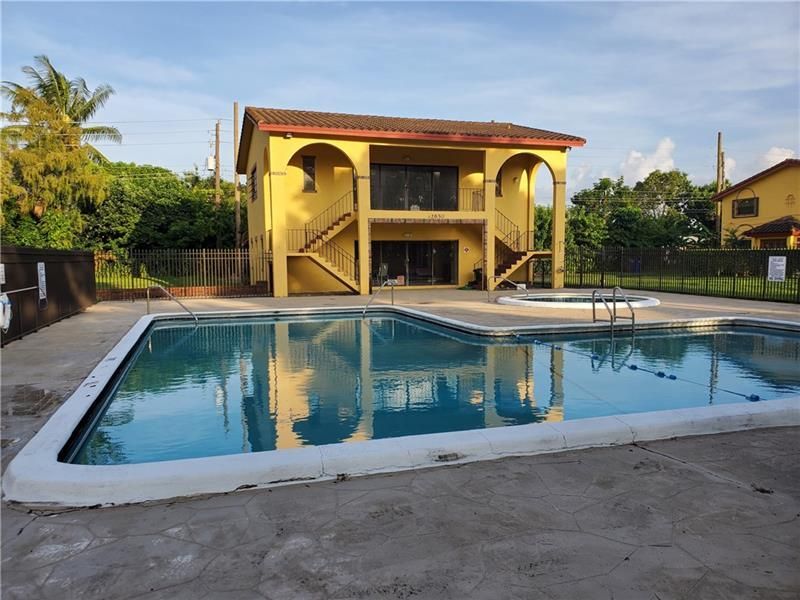 2743 NW 47th Ter, Unit 604, Lauderdale Lakes, FL 33313 Photo