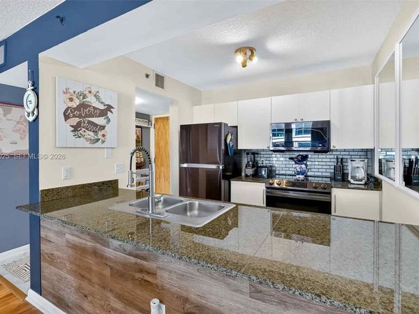 1200 Brickell Bay Dr, Unit 3914, Miami, FL 33131