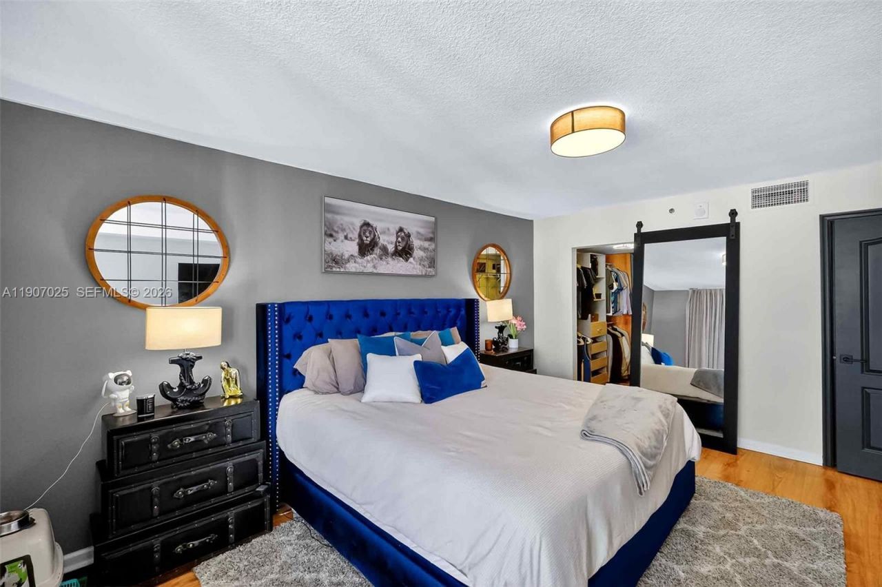 1200 Brickell Bay Dr, Unit 3914, Miami, FL 33131 Photo