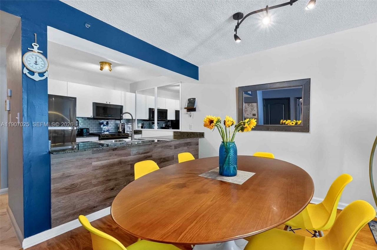 1200 Brickell Bay Dr, Unit 3914, Miami, FL 33131 Photo