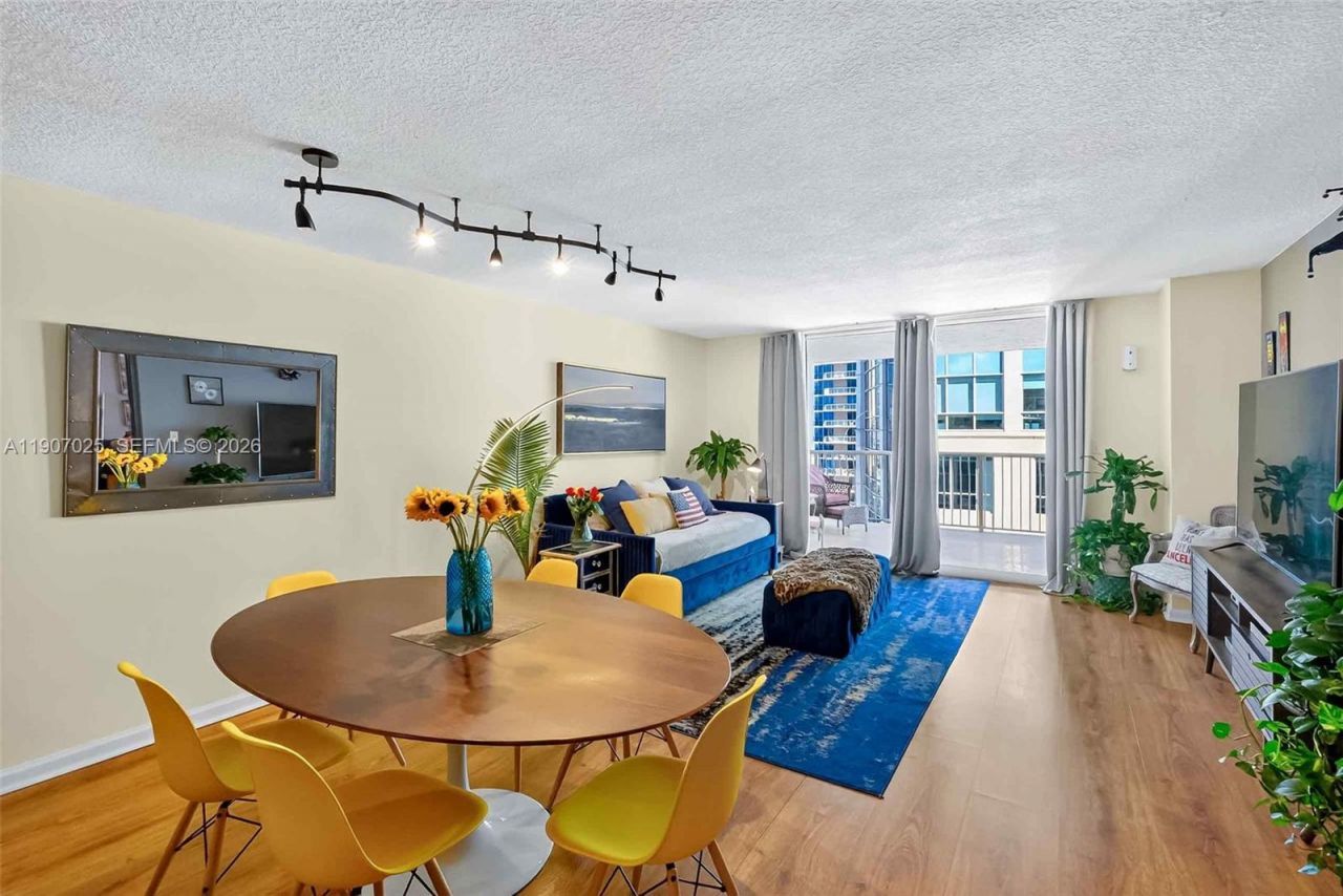 1200 Brickell Bay Dr, Unit 3914, Miami, FL 33131 Photo