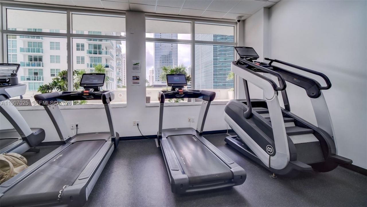 1200 Brickell Bay Dr, Unit 3914, Miami, FL 33131 Photo