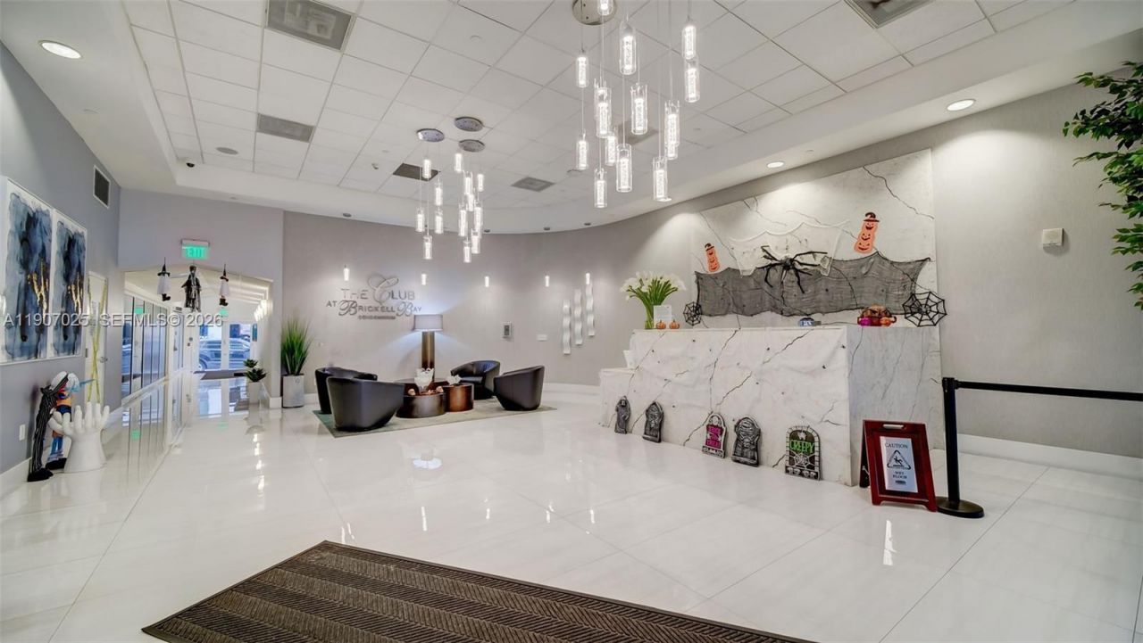 1200 Brickell Bay Dr, Unit 3914, Miami, FL 33131 Photo