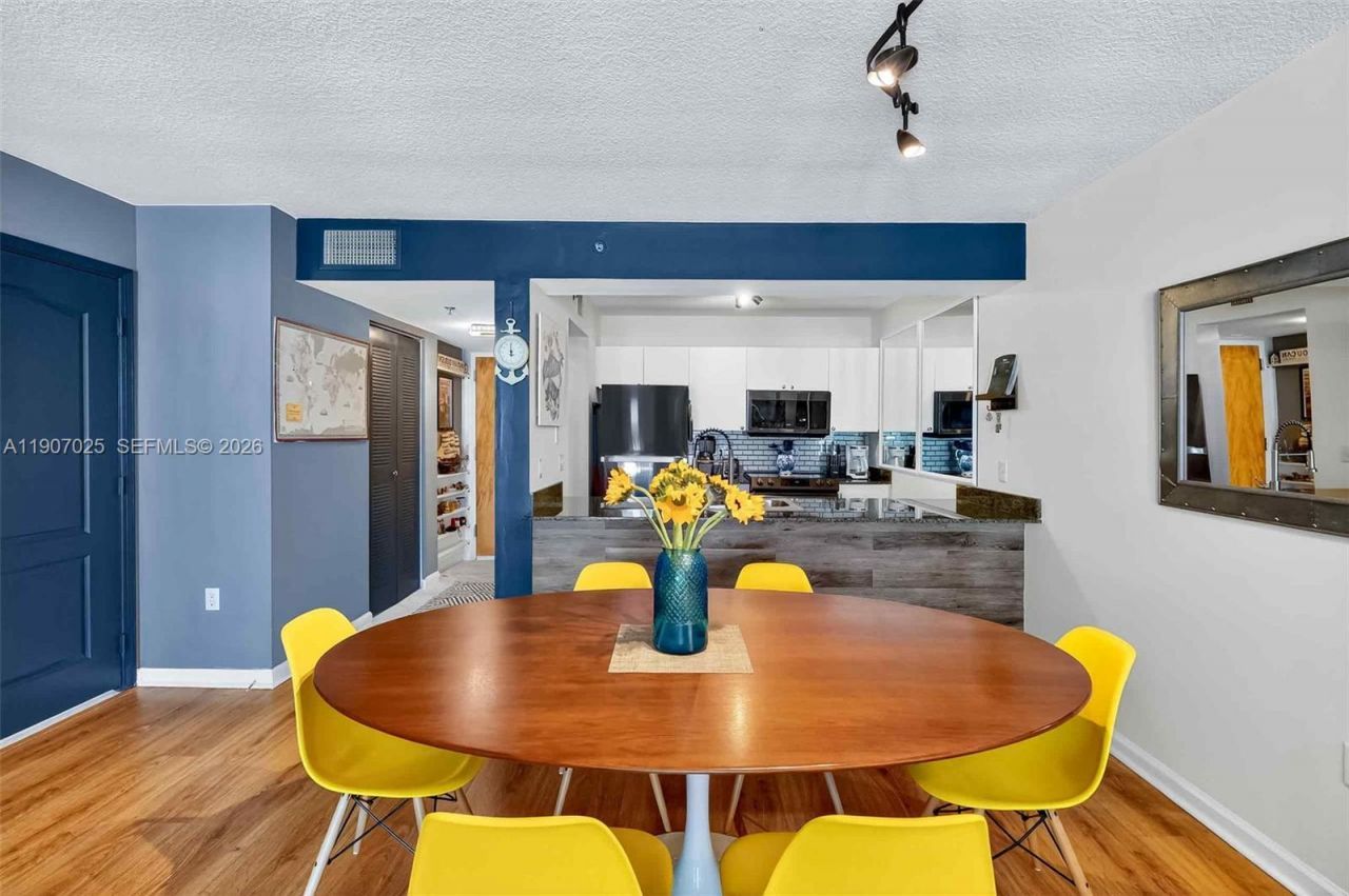 1200 Brickell Bay Dr, Unit 3914, Miami, FL 33131 Photo