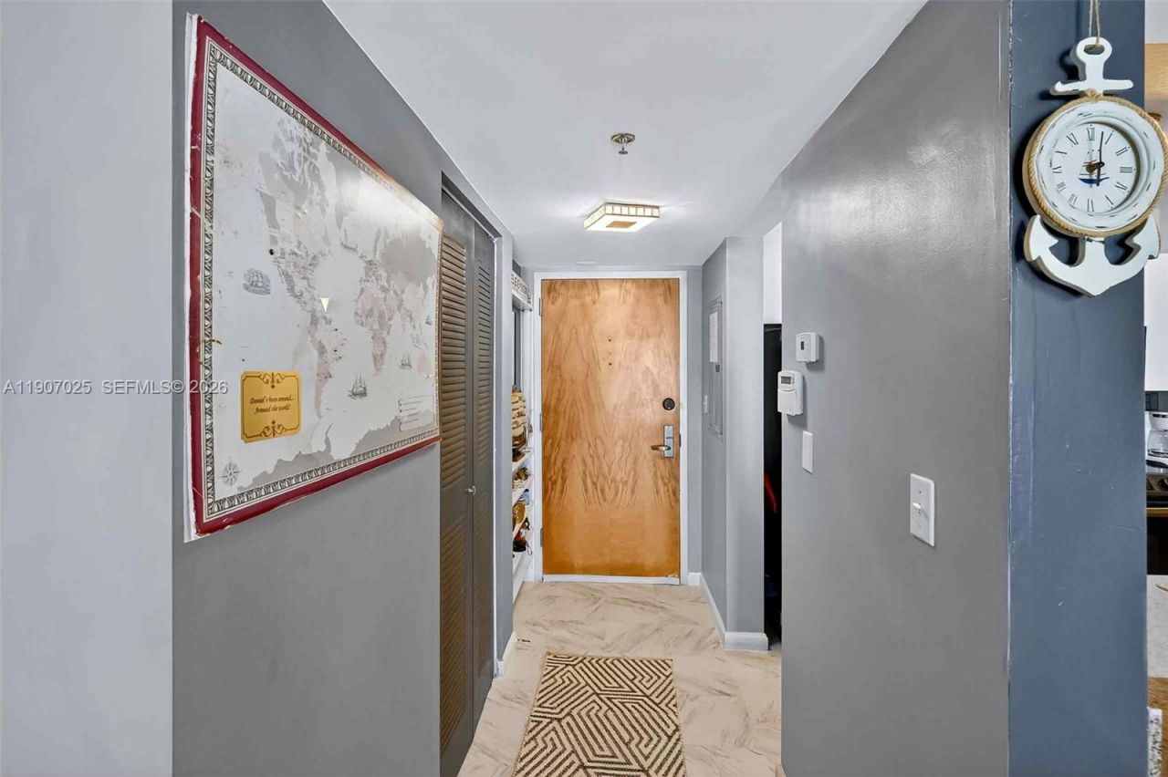 1200 Brickell Bay Dr, Unit 3914, Miami, FL 33131 Photo