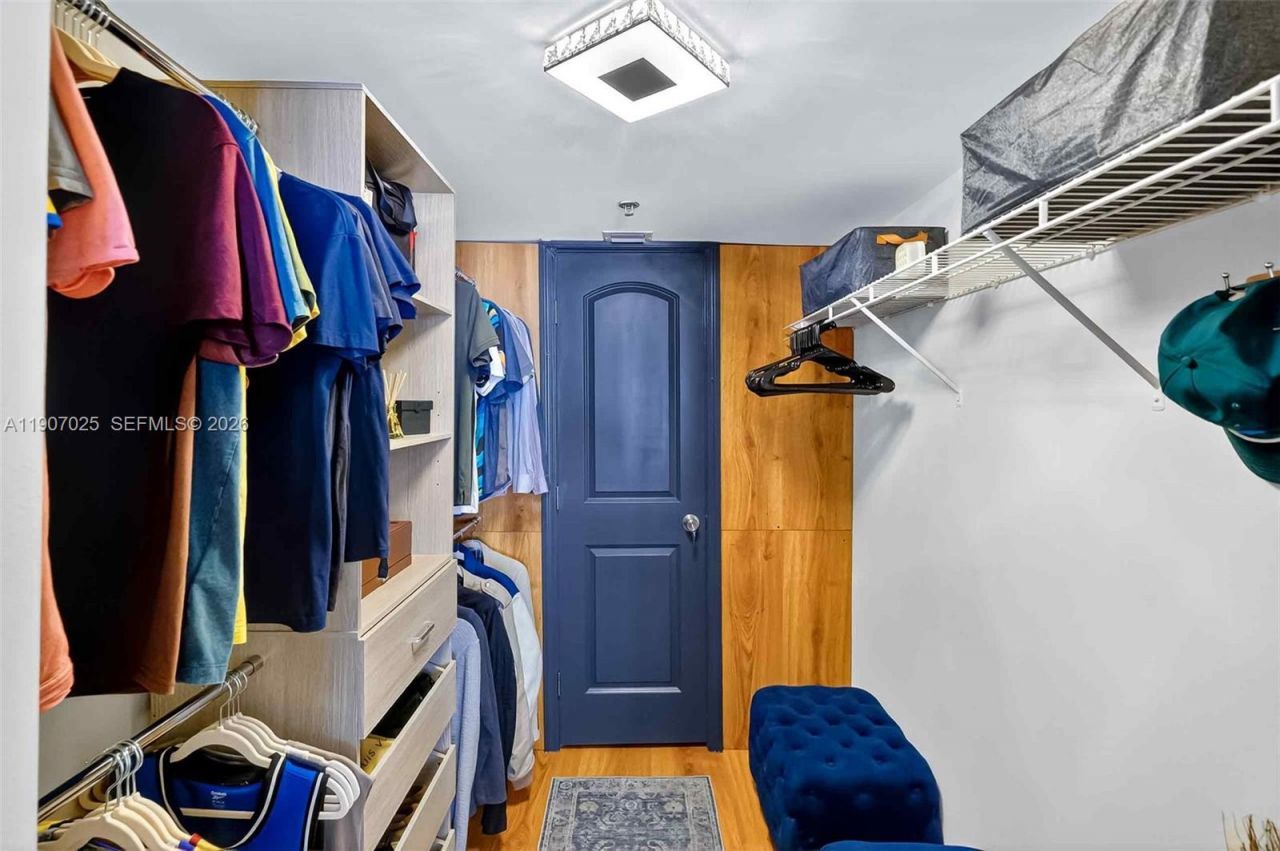 1200 Brickell Bay Dr, Unit 3914, Miami, FL 33131 Photo