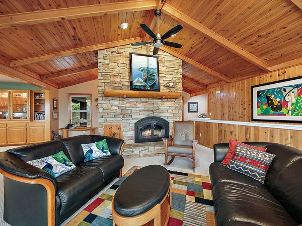 2070 Skyview Drive, Medford, OR 97501