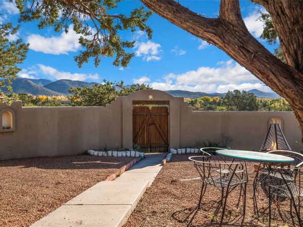 2101 Calle Tecolote (off Arroyo Chamiso), Santa Fe, NM 87505
