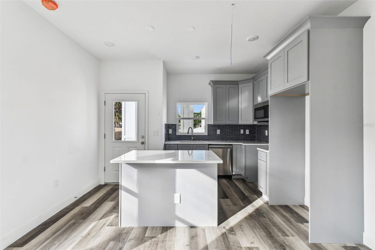 2313 E Columbus Drive, Tampa, FL 33605 Photo